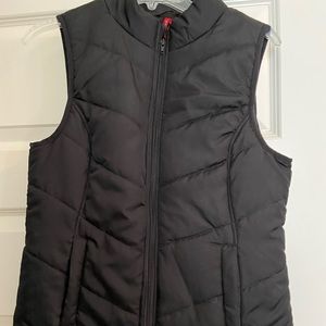 Women’s black puff vest size large
